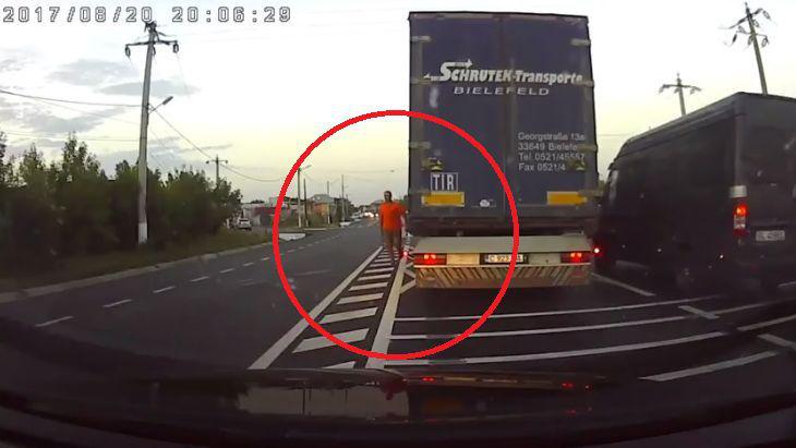 Un TIR-ist din România s-a dat jos cu bâta la un alt șofer! Vezi ce a urmat! | VIDEO