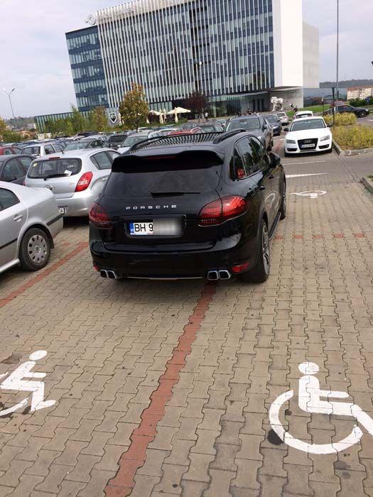 A parcat pe PATRU LOCURI destinate persoanelor cu dizabilități