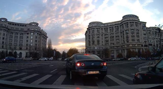 Ce le-a făcut un șofer din București altor paticipanți la trafic care s-au băgat în fața lui la semafor! | VIDEO