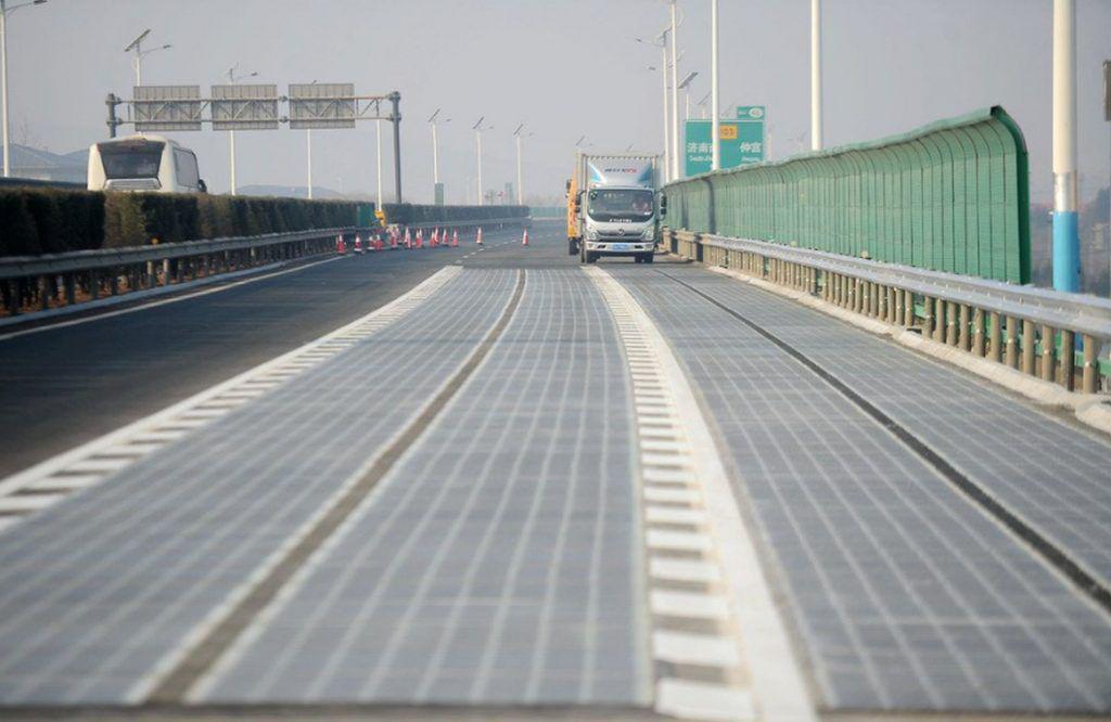 China a început să testeze o autostradă solară