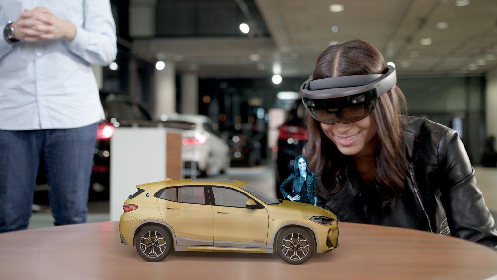 BMW România prezintă X2 cu ajutorul hologramelor. PLUS: un configurator nou și intrarea pe Snapchat