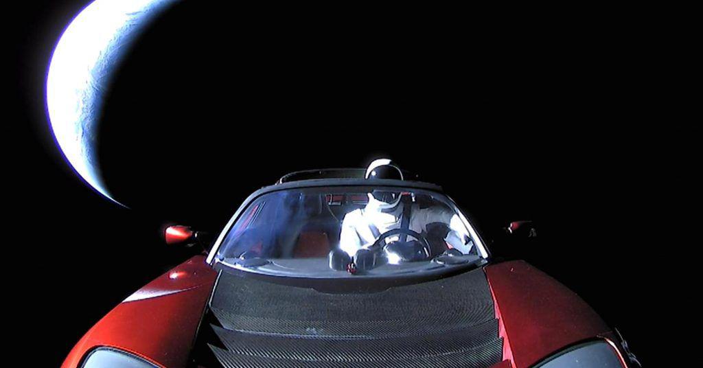 Mașina lui Elon Musk ar putea să cadă pe Pământ peste câteva milioane de ani