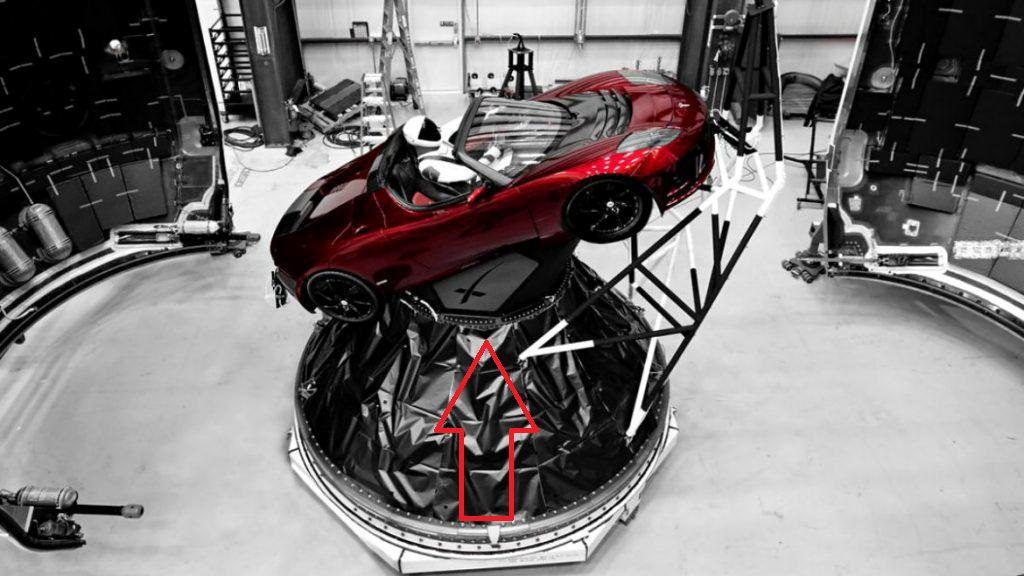 Un nume românesc stă scris pe automobilul Tesla trimis în spaţiu de Elon Musk