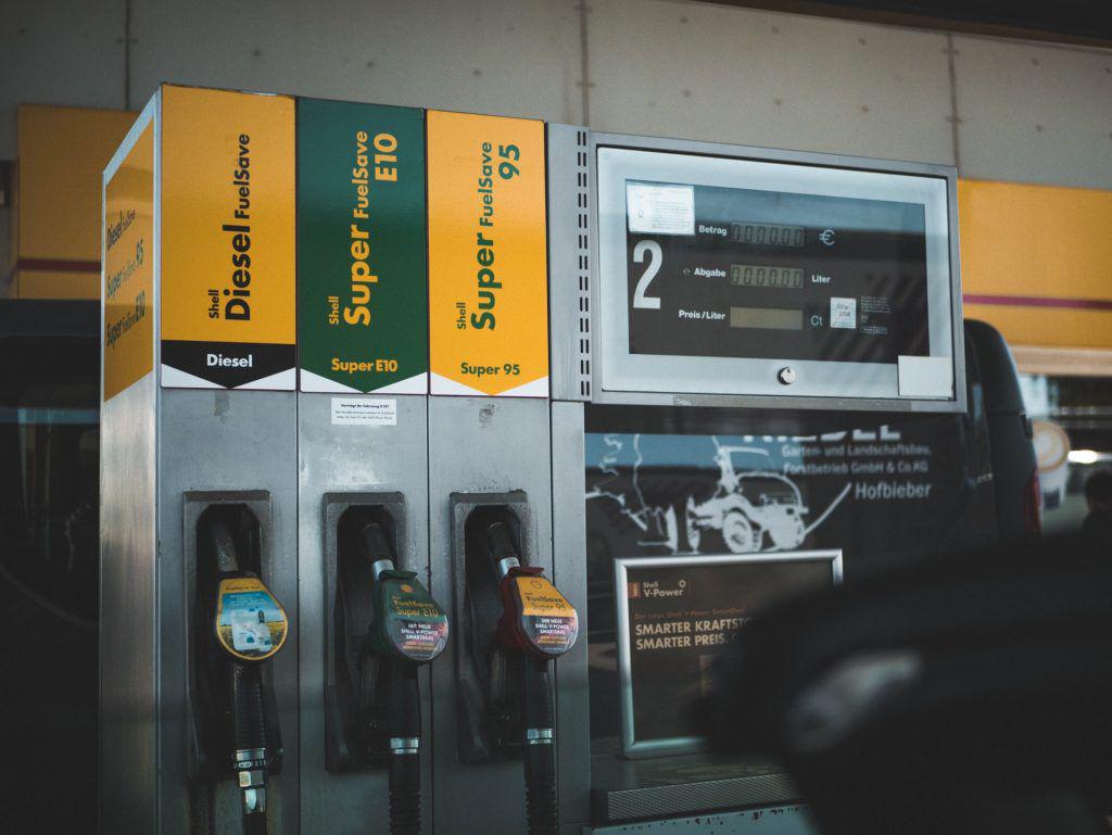 Cât costă carburantul în Europa versus România? Analiză pe 21 de țări