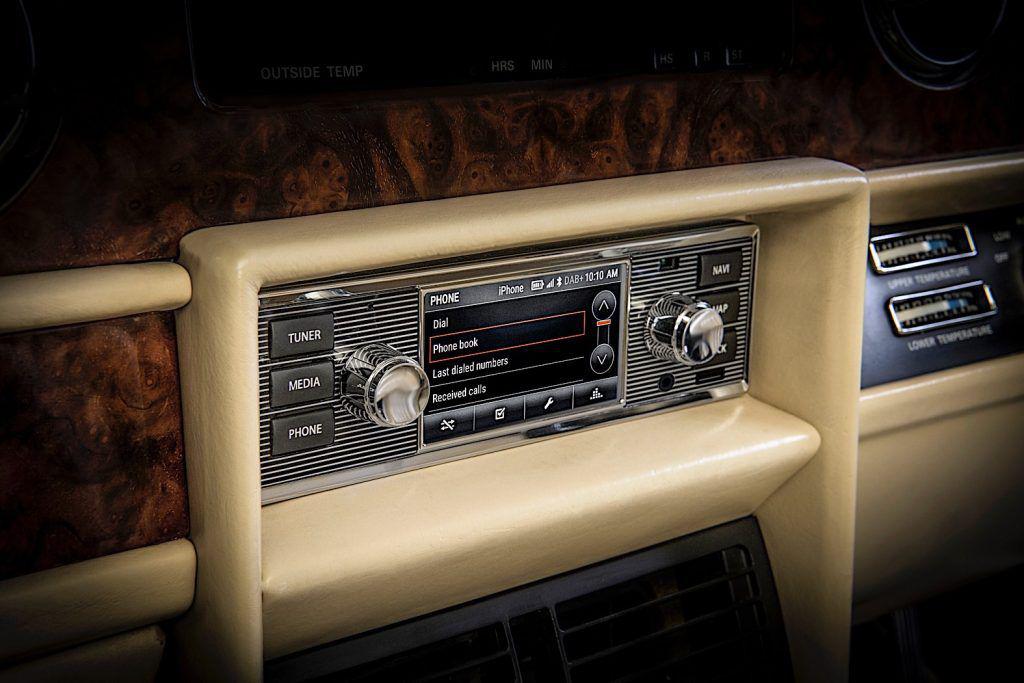 Jaguar Land Rover oferă o unitate multimedia pentru autoturismele clasice