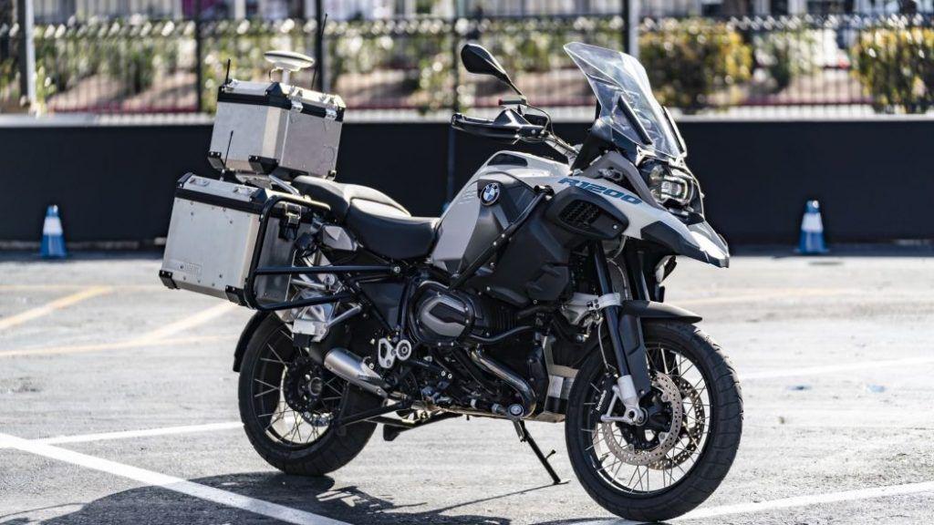BMW a creat o motocicletă autonomă: De ce nu poți s-o cumperi