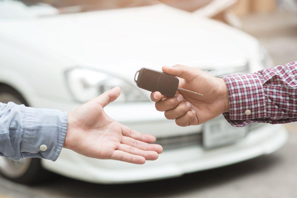 6 întrebări pe care ar trebui să le pui înainte să îți cumperi o mașină la mâna a doua