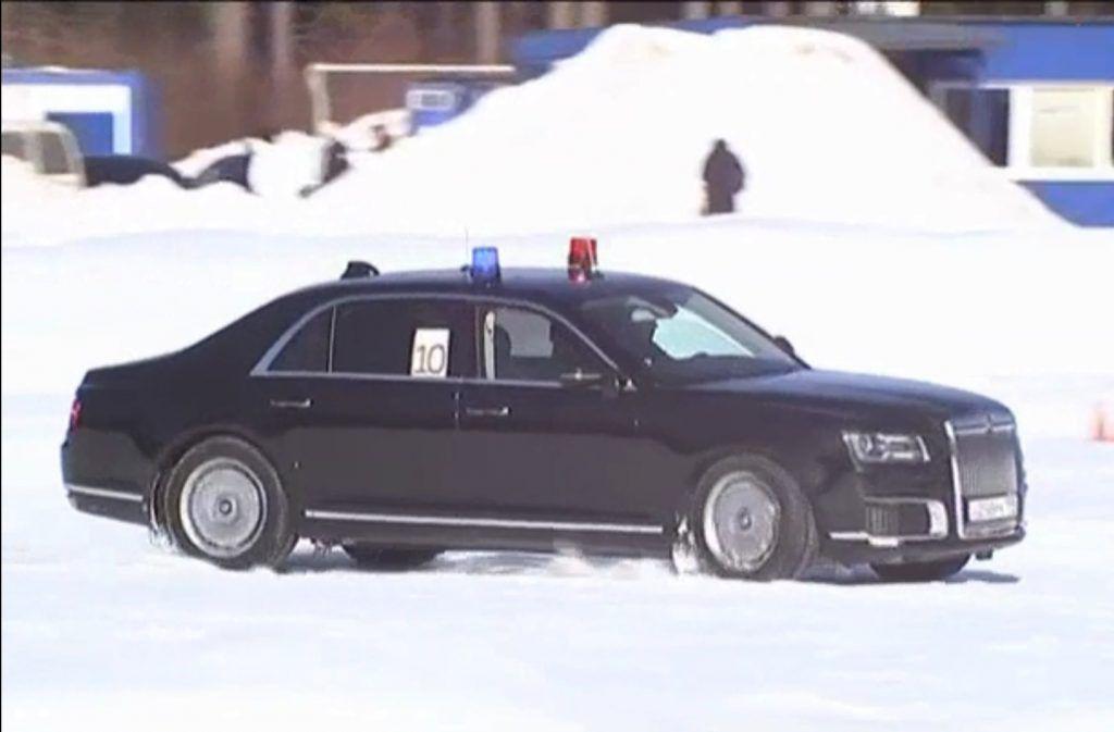 O altfel de cursă: șoferii Serviciului Federal de Securitate din Rusia s-au întrecut în drifturi