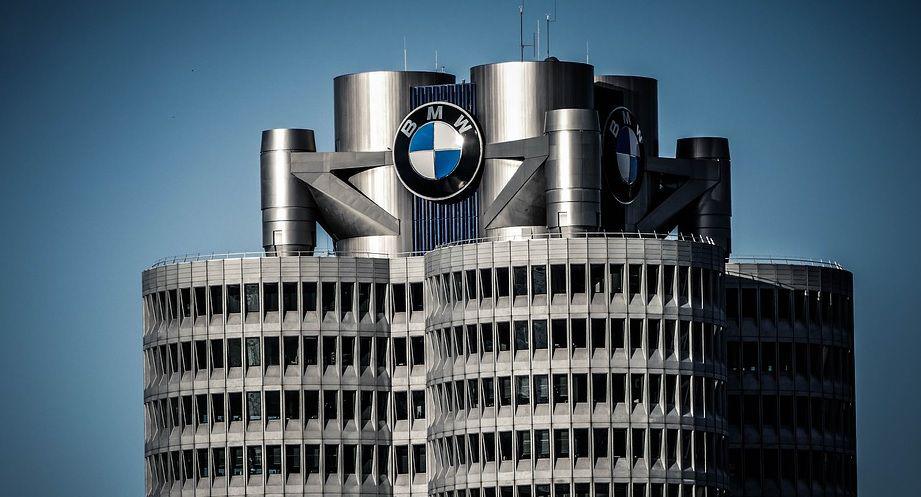 Parteneriat istoric: BMW și Daimler vor să revoluționeze mobilitatea urbană