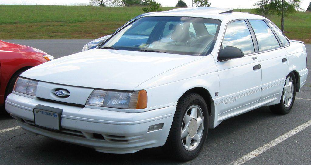 A furat din greșeală un Ford Taurus în urmă cu 21 de ani, iar acum îl caută pe proprietar