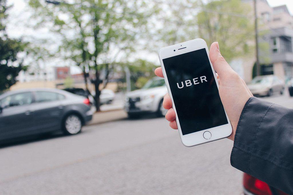 Uber vrea să achiziţioneze platfoma Freenow deținută Daimler şi BMW