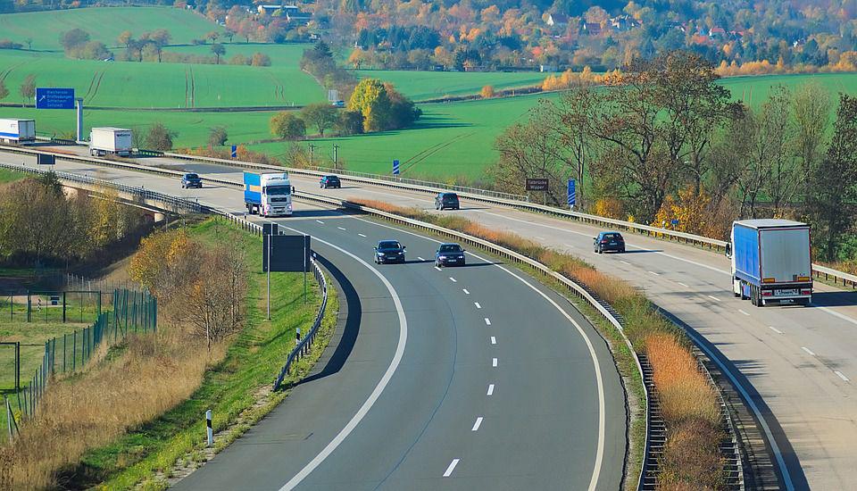 Concurență mare pentru realizarea celui mai scump tronson de autostradă licitat vreodată în România