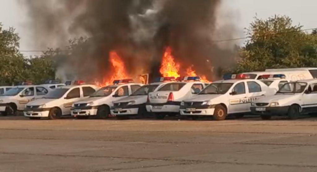 Incendiu în Constanța! Cinci mașini de poliție au luat foc