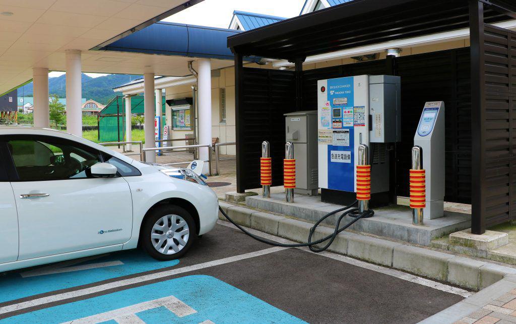 Proiect: Toate clădirile noi cu peste 10 locuri de parcare să aibă stații de încărcare pentru mașini electrice