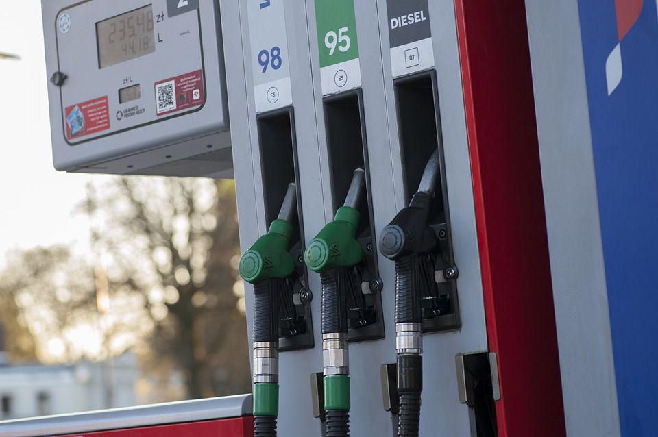O șoferiță acuză: Am plătit pentru 50 litri de benzină, deși rezervorul mașinii are doar 45