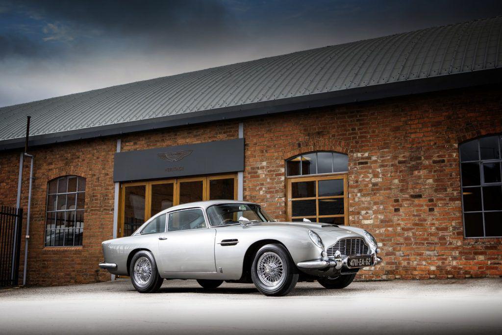 Șansă unică: legendarul Aston Martin DB5 folosit de James Bond se vinde la licitaţie