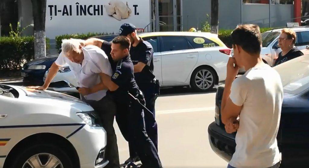 Poliția Română, în centrul unui nou scandal: Agentul agresează un șofer în vârstă