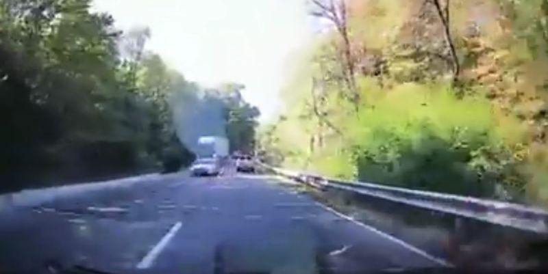 Manevra unui şofer din Constanţa putea să conducă la un accident teribil (Video)