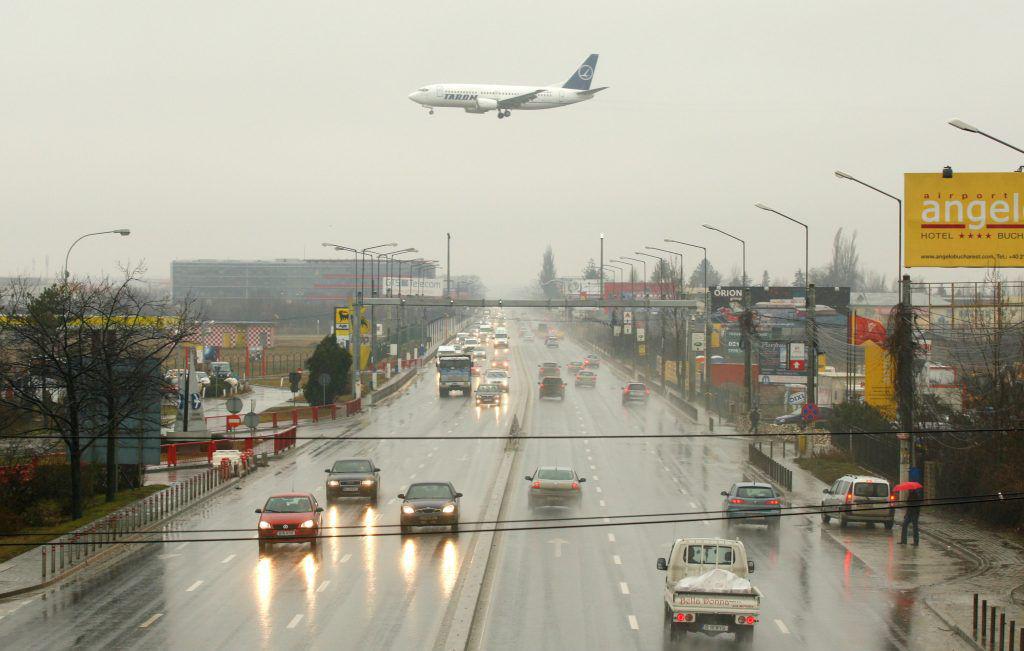 S-au schimbat regulile de circulație lângă Aeroportul Otopeni – Cine are prioritate de acum încolo