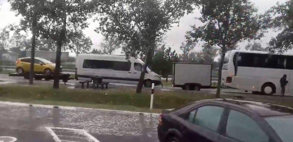 Culmea tractării auto: un şofer român a demonstrat imposibilul pe drumurile din Ungaria