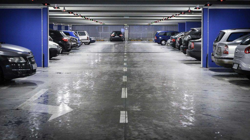 STUDIU: Bucureștenii pierd până la 20 de minute pe zi căutând locuri de parcare