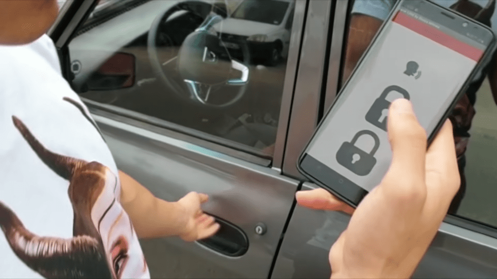 „Dacie, deschide!”: așa intră un adolescent în mașina sa, o Dacia 1300 (VIDEO)