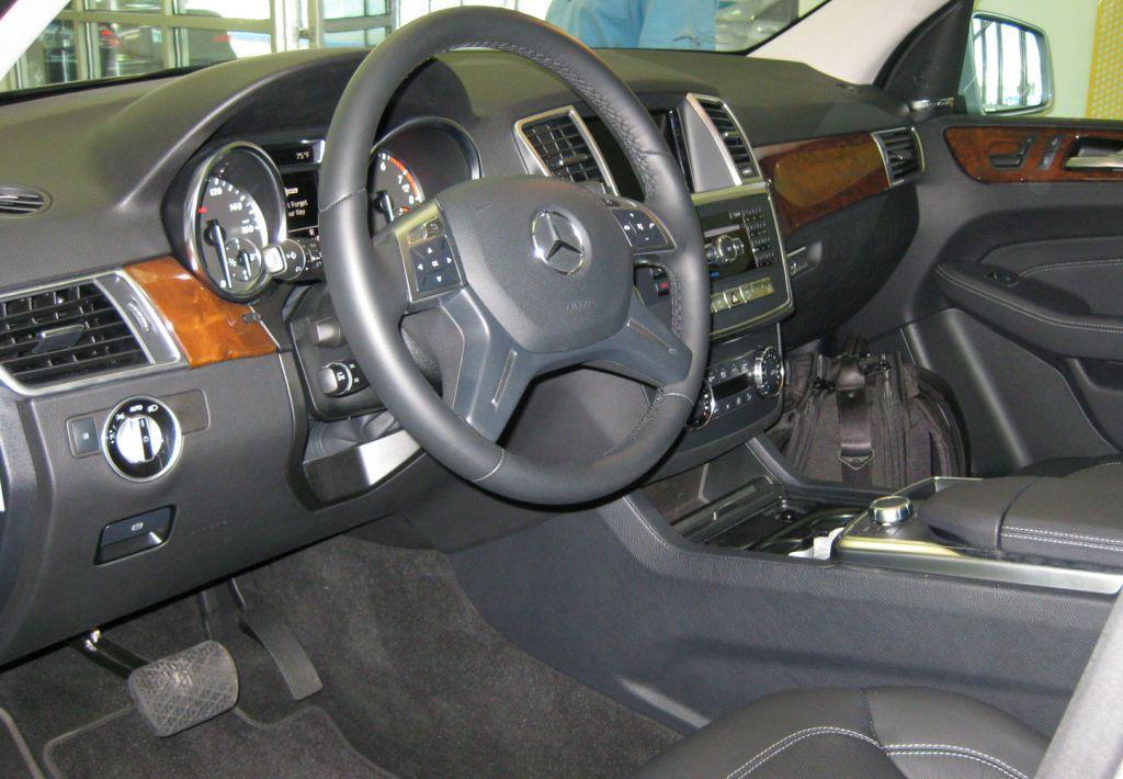 Preţuri “nebune” la ANAF: Mercedes Benz ML de la 3800 euro sau VW Passat de la 4500 euro. Lista completă