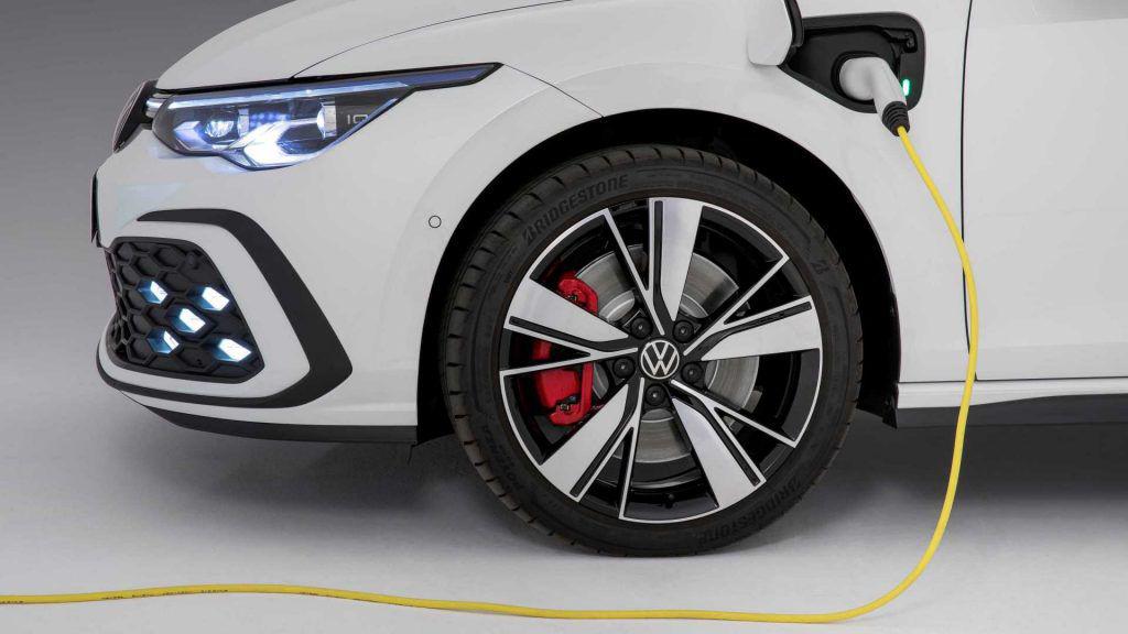Noul VW Golf GTE: putere cât GTI, cuplu cât GTD și consumul cel mai mic
