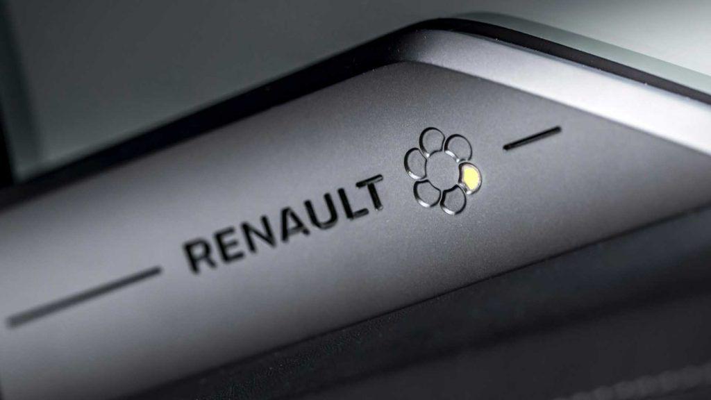 Ministrul de Finanţe francez: Renault şi Peugeot-Citroen trebuie să readucă producţia în ţară