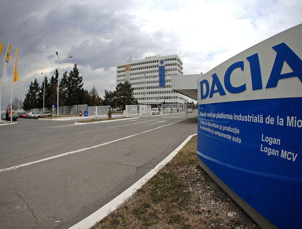 Dacia produce doar la 67% din capacitate la zece zile de la reluarea lucrului