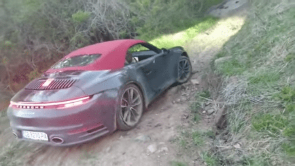 Atenție la Porsche-uri 911 de vânzare conduse de bătrânei (VIDEO)