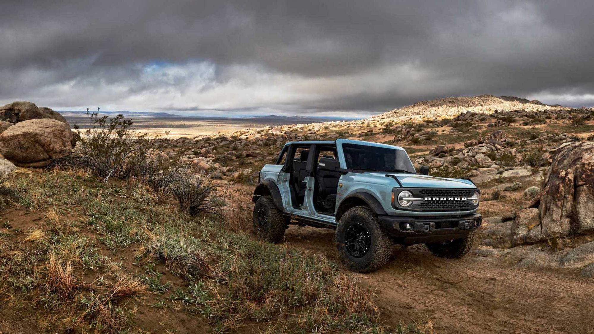 Noul Ford Bronco debutează ca rivalul direct al lui Jeep Wrangler