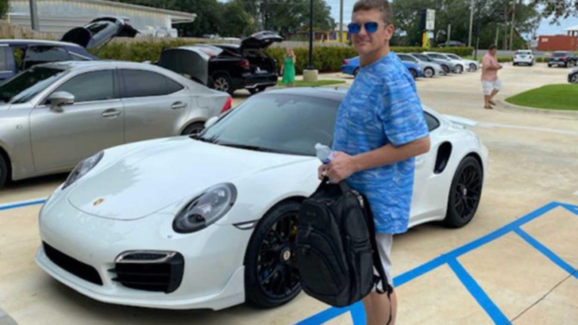 I-au vândut un Porsche 911 cu 140.000 $, apoi și-au dat seama că au făcut o greșeală