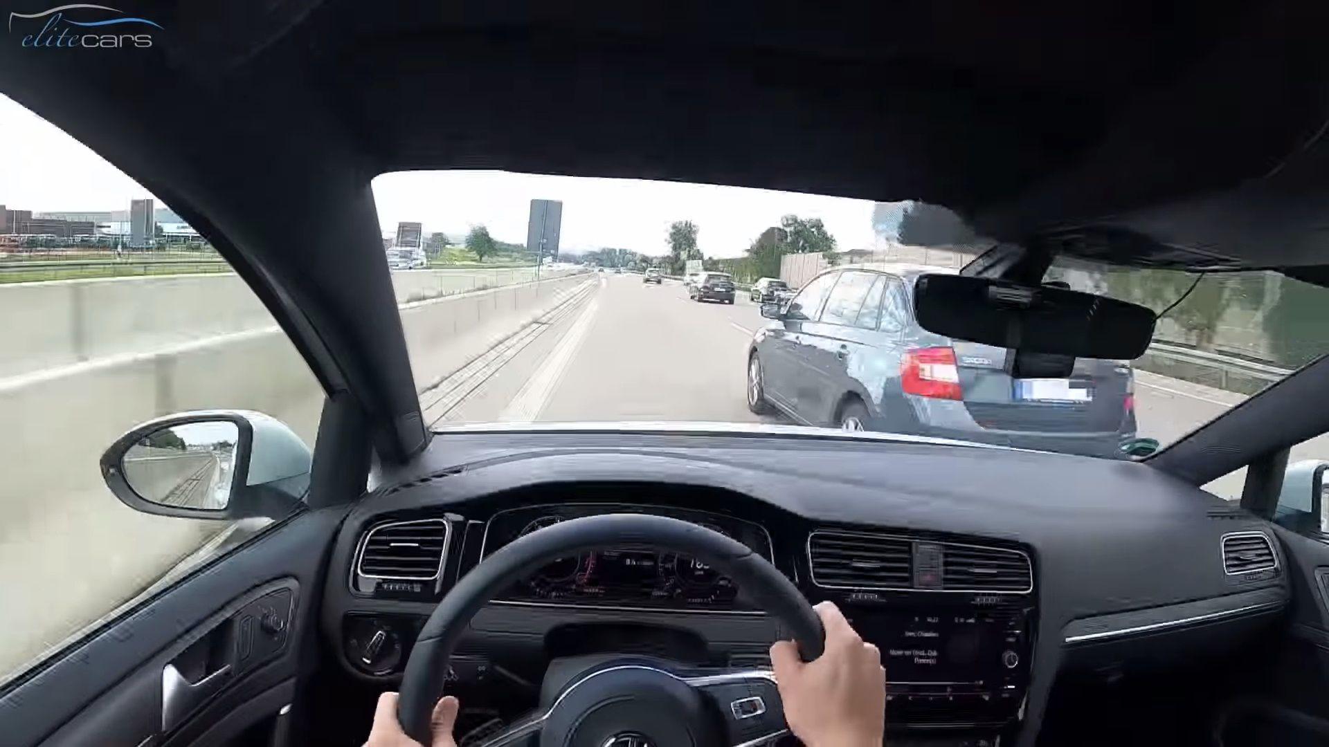 Un VW Golf GTI evită la limită o tragedie pe Autobahn, la 240 km/h (VIDEO)