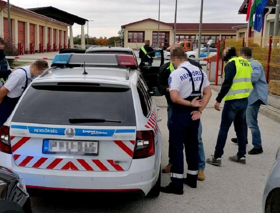 Doi polițiști rutieri maghiari prinși cu 75 de lei la ei riscă să ajungă la închisoare