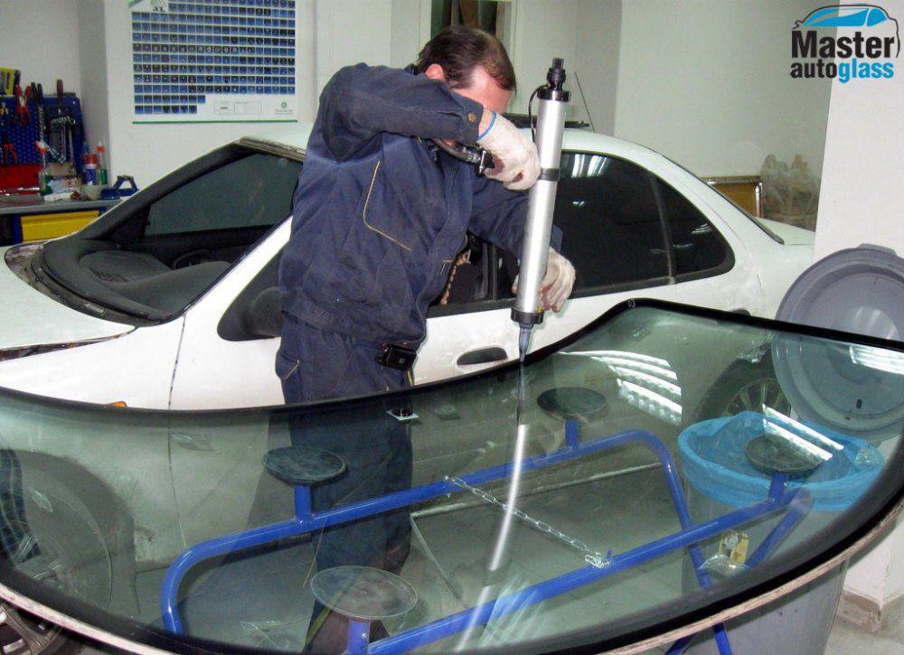 (P) Vrei să îți schimbi parbrizul la mașină? Master Auto Glass poate fi potrivit pentru tine