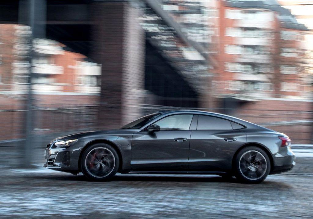 Pe scurt, până unde poate să ajungă o mașină electrică pe autostradă? Exemplu: Audi RS e-tron GT.