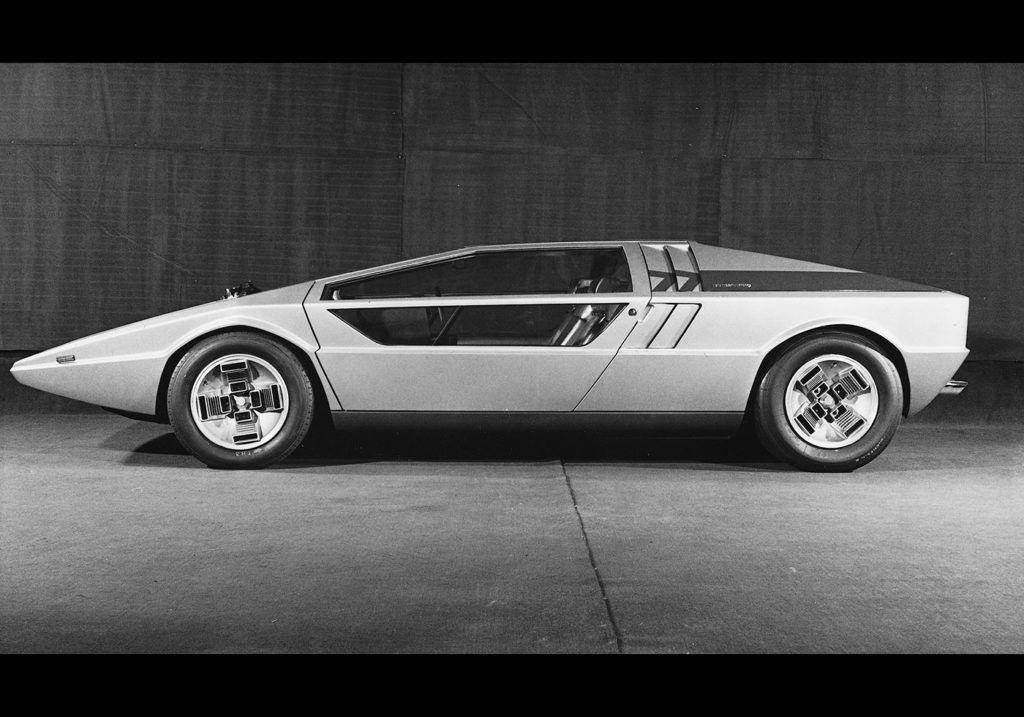 Când te gândești la o mașină de acum 50 de ani, nu Maserati Boomerang va fi imaginea vizualizată. Totuși, are 50 de ani!
