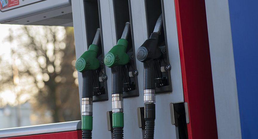 Prețul benzinei urmează o tendință descendentă