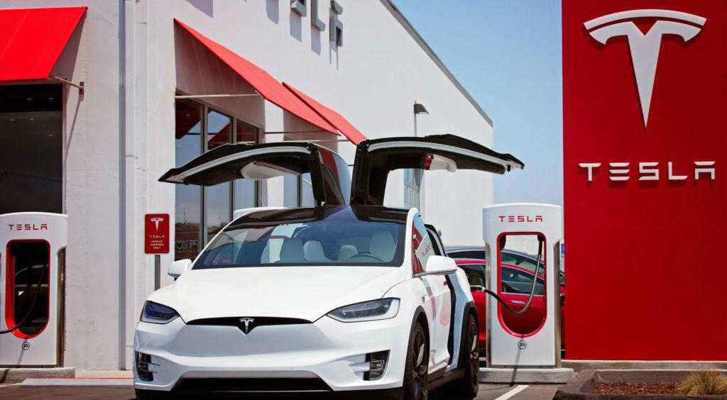 Știri din lumea Tesla: recall, livrări slabe și închidere temporară la uzina din Germania